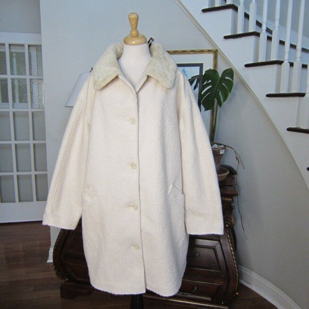 Isaac Mizrahi Live! Boucle Coat with Faux Fur Collar Ivory Cream size 2X NWOT